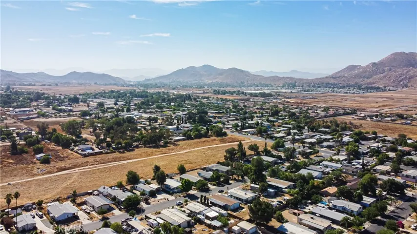 25138 Avenida Valencia, Homeland, California 92548