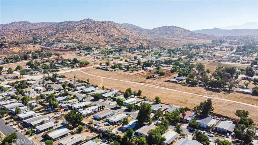 25138 Avenida Valencia, Homeland, California 92548