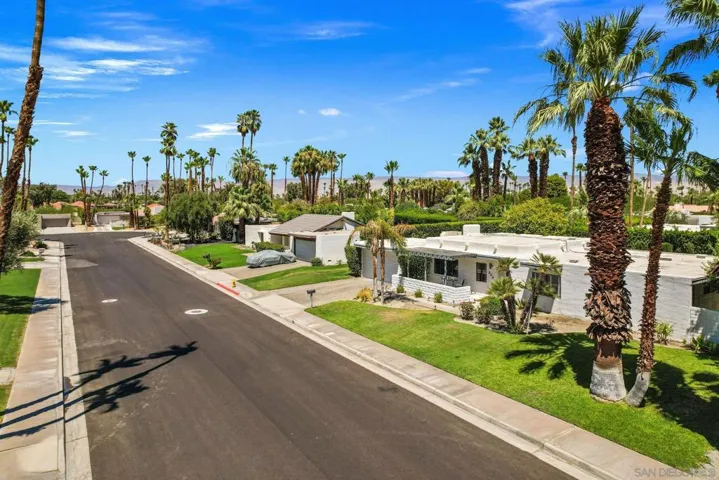 544 N Tercero Circle, Palm Springs, California 92262