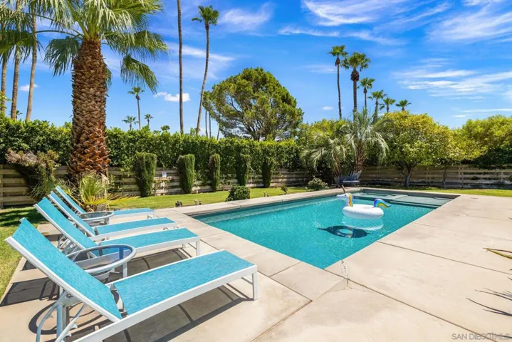 544 N Tercero Circle, Palm Springs, California 92262
