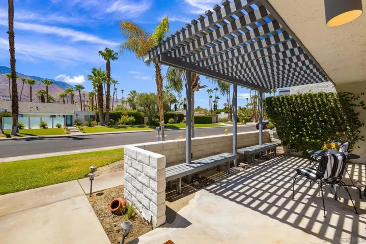 544 N Tercero Circle, Palm Springs, California 92262