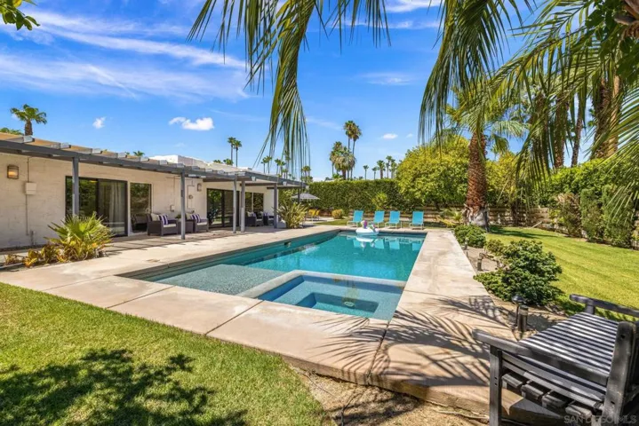 544 N Tercero Circle, Palm Springs, California 92262