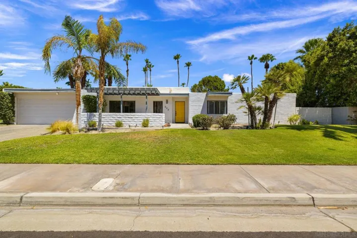 544 N Tercero Circle, Palm Springs, California 92262