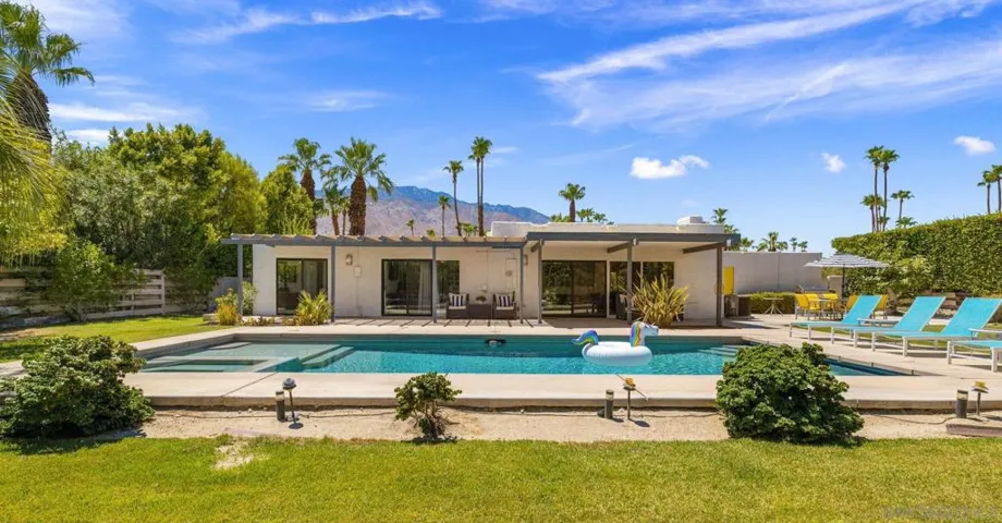 544 N Tercero Circle, Palm Springs, California 92262