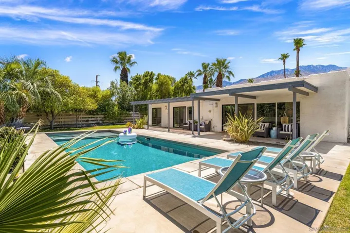 544 N Tercero Circle, Palm Springs, California 92262