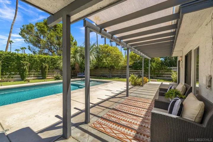 544 N Tercero Circle, Palm Springs, California 92262