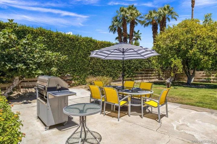 544 N Tercero Circle, Palm Springs, California 92262