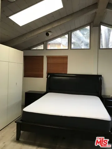 1079 Glenhaven Drive Unit 1, Pacific Palisades, California 90272