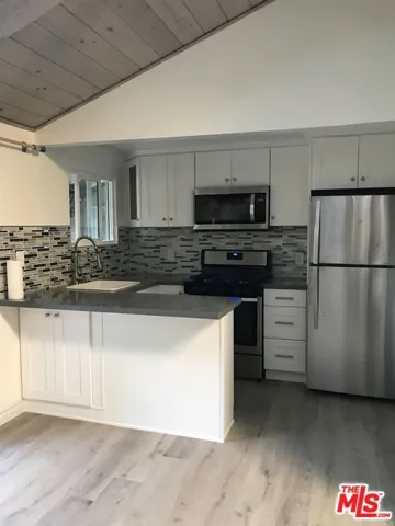 1079 Glenhaven Drive Unit 1, Pacific Palisades, California 90272