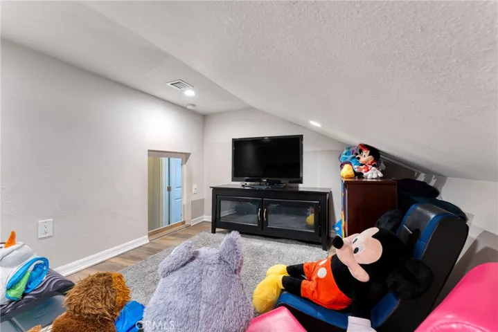25013 Highspring Avenue, Newhall, California 91321