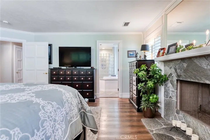 25013 Highspring Avenue, Newhall, California 91321