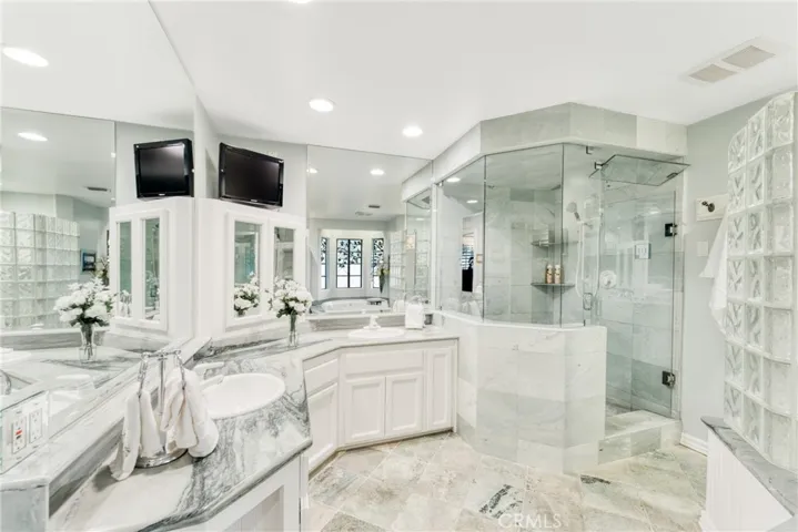 25013 Highspring Avenue, Newhall, California 91321