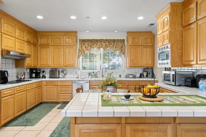 3665 Pacheco Pass Highway, Gilroy, California 95020