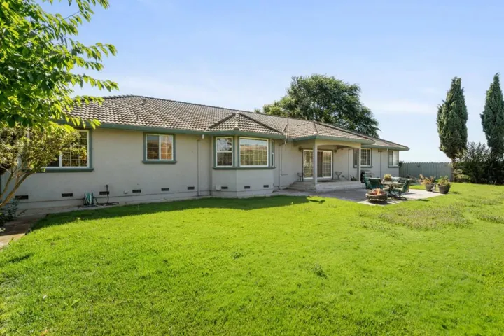 3665 Pacheco Pass Highway, Gilroy, California 95020