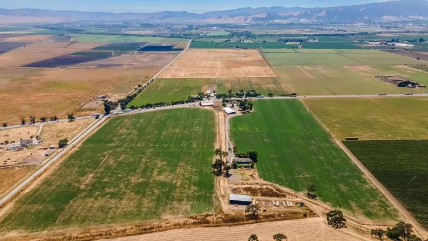 3665 Pacheco Pass Highway, Gilroy, California 95020