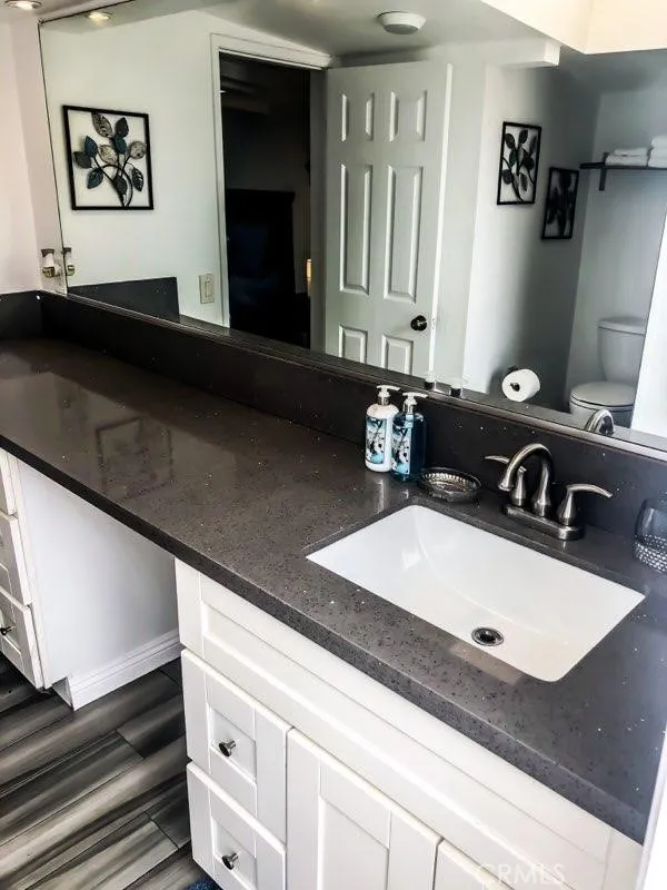 214 Walnut Avenue, Huntington Beach, California 92648 home-pic-8