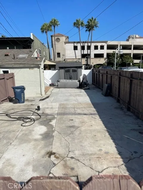 214 Walnut Avenue, Huntington Beach, California 92648 home-pic-11