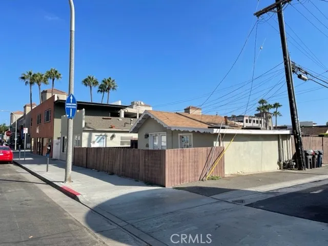 214 Walnut Avenue, Huntington Beach, California 92648 home-pic-9