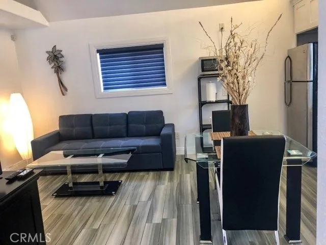 214 Walnut Avenue, Huntington Beach, California 92648 home-pic-5
