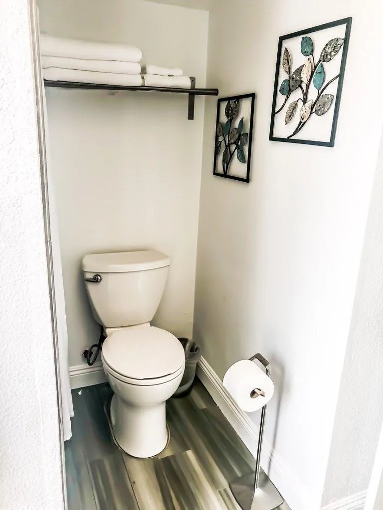 214 Walnut Avenue, Huntington Beach, California 92648 home-pic-1