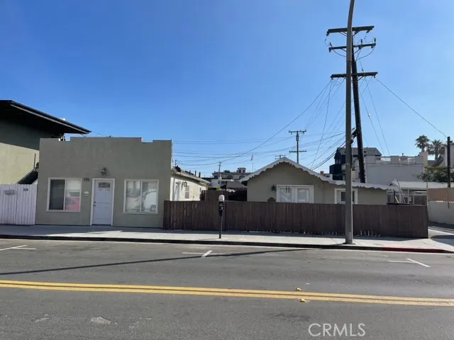 214 Walnut Avenue, Huntington Beach, California 92648 home-pic-10