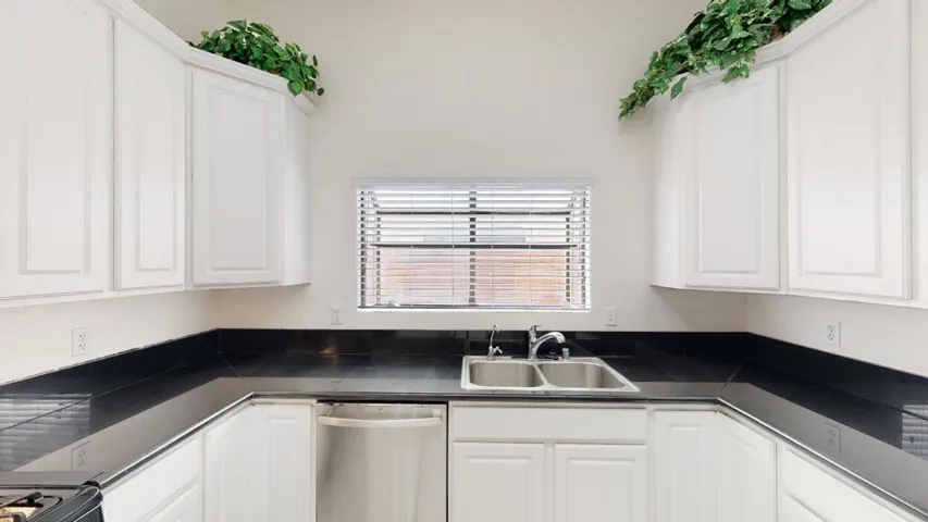 30370-Travis-Ave-Cathedral-City-CA-92234