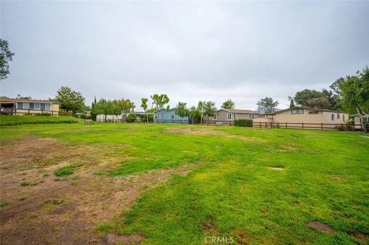 COMMUNITY YARD