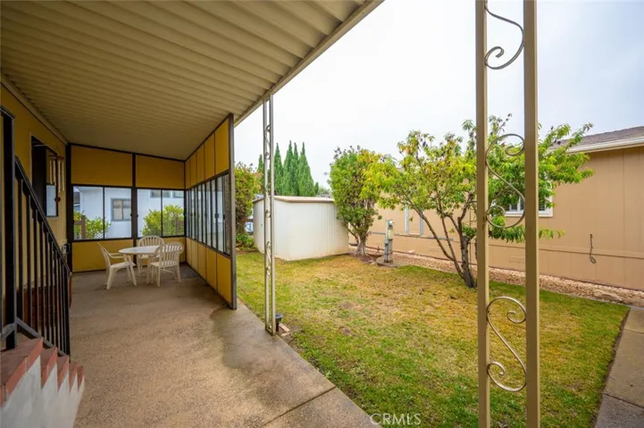 SIDE YARD