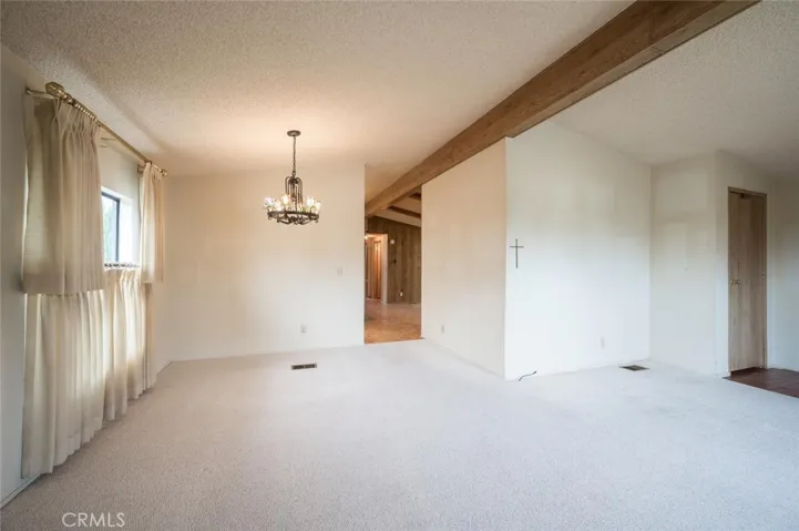 END OF LIVING AREA