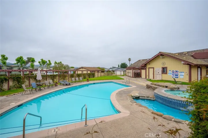 POOL & SPA