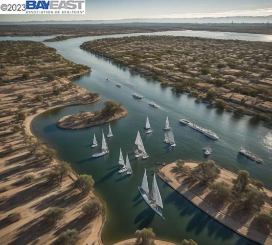 Sailing, windsurfing, fishing, campsites, hiking trails and scenic picnic spots along the shore.