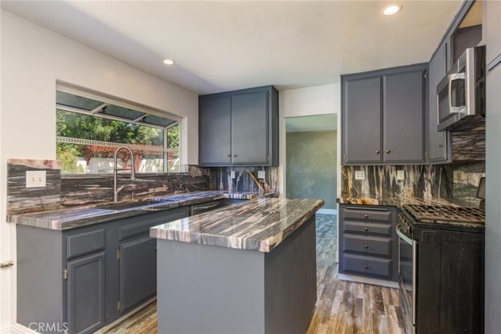 1409 Los Amigos Avenue, Simi Valley, California 93065