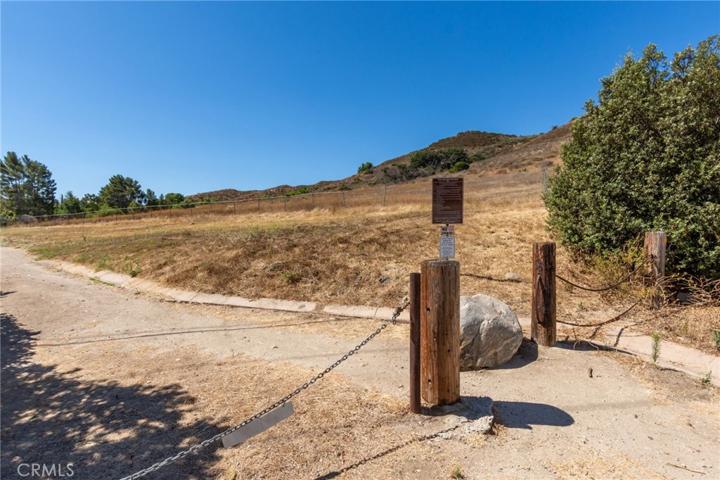 1409 Los Amigos Avenue, Simi Valley, California 93065