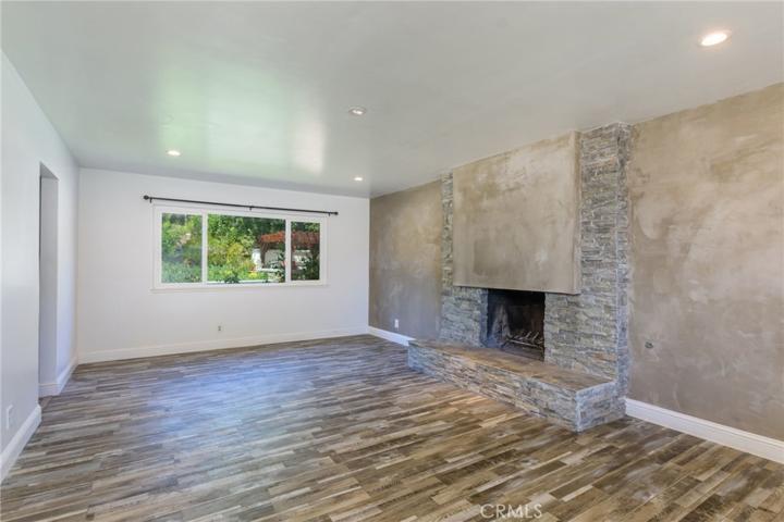 1409 Los Amigos Avenue, Simi Valley, California 93065