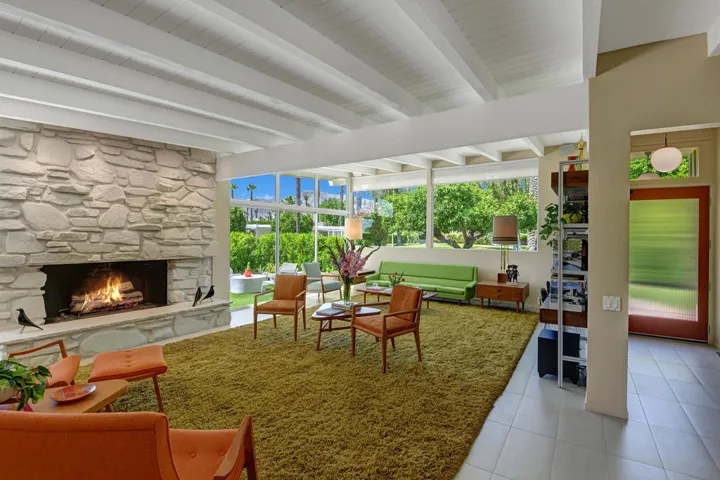 LIVING TO ENTRY REVERSE MLS