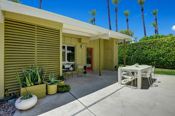 ENTRY COURTYARD MLS