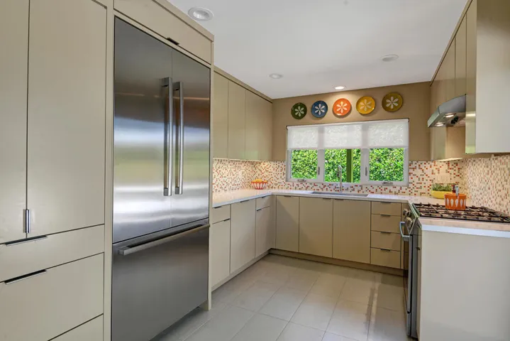 KITCHEN ANGLED MLS