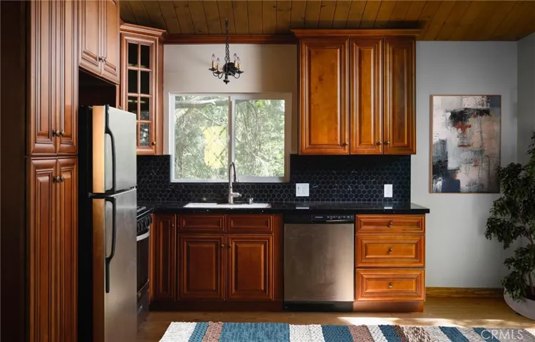 This photo has been virtually staged. No furnishings included in sale.