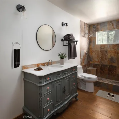 This photo has been virtually staged. No furnishings included in sale.