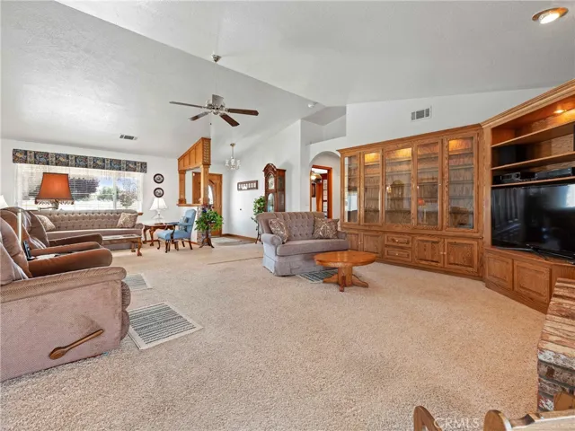 Living room with firepolace