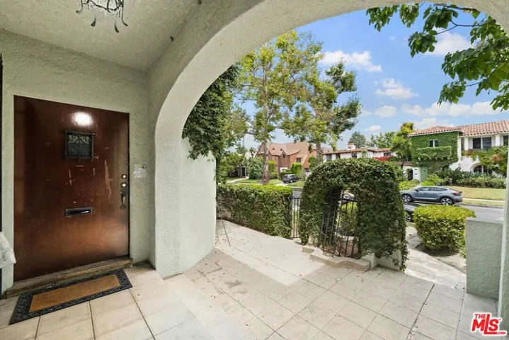 325 N Mansfield Avenue, Los Angeles, California 90036