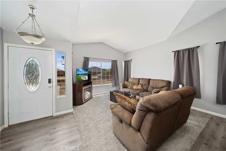 8825 Peach Avenue, California City, California 93505
