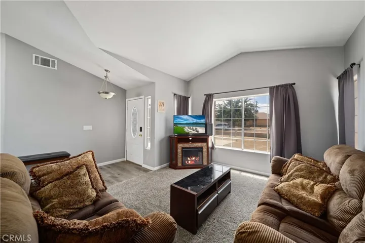 8825 Peach Avenue, California City, California 93505