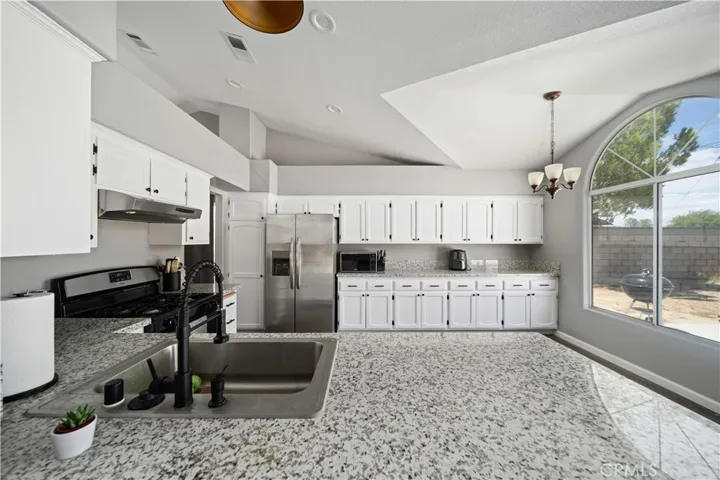 8825 Peach Avenue, California City, California 93505