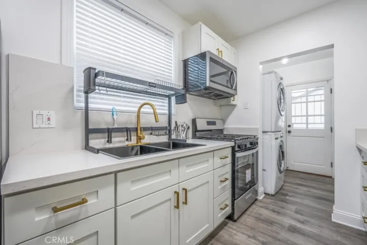 6960 Encino, Lake Balboa, California 91406