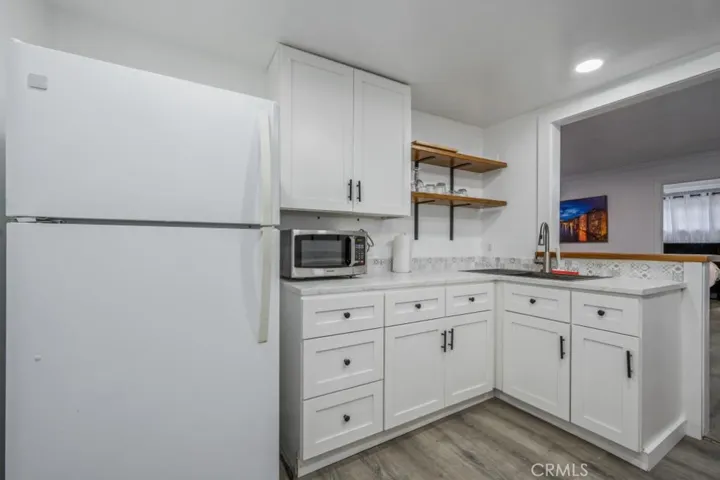 6960 Encino, Lake Balboa, California 91406