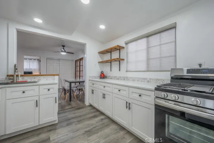 6960 Encino, Lake Balboa, California 91406