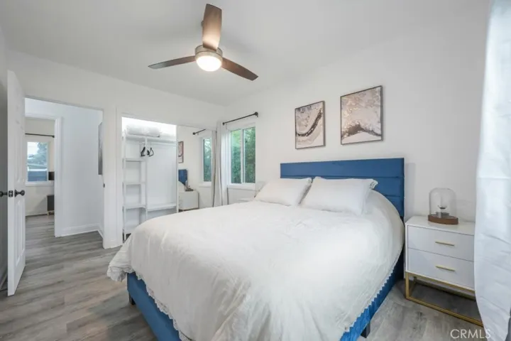 6960 Encino, Lake Balboa, California 91406