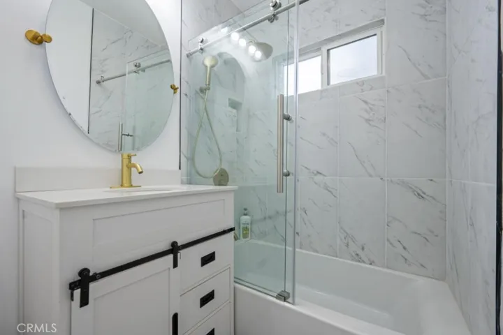 6960 Encino, Lake Balboa, California 91406
