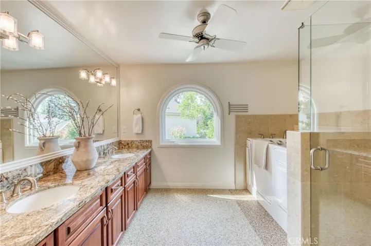 2727 W Bluff Avenue Unit 114, Fresno, California 93711